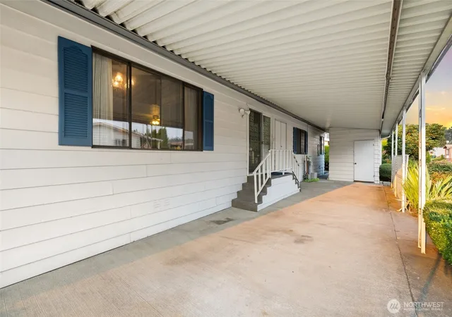 Photo 3 of Manufactured home for sale at 3611 I St Ne #60, Auburn, WA 98002 | MLS# NWM2571132 | Listing updated on 2026-09-23
