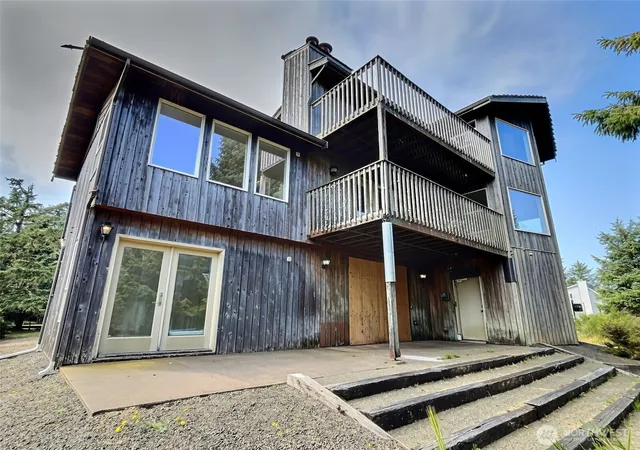 Photo 1 of Single family home for sale at 206 Sunrise Ave Se, Ocean Shores, WA 98569 | MLS# NWM2571143 | Listing updated on 2026-09-23