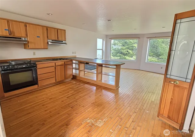Photo 4 of Single family home for sale at 206 Sunrise Ave SE, Ocean Shores, WA 98569 | MLS# NWM2571143 | Listing updated on 2026-09-23