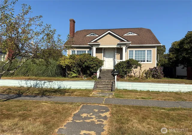 Photo 1 of Single family home for sale at 2517 Rainier Ave, Everett, WA 98201 | MLS# NWM2571150 | Listing updated on 2026-09-26