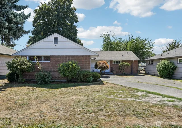 Photo 1 of Single family home for sale at 2219 Ocean Beach Hwy, Longview, WA 98632 | MLS# NWM2571161 | Listing updated on 2026-09-21