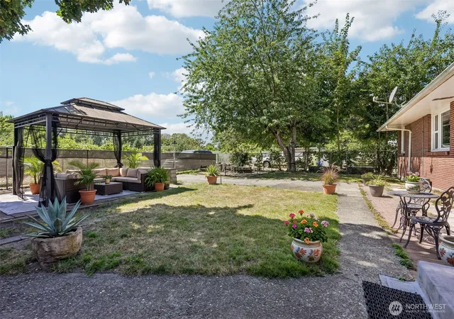 Photo 2 of Single family home for sale at 2219 Ocean Beach Hwy, Longview, WA 98632 | MLS# NWM2571161 | Listing updated on 2026-09-21