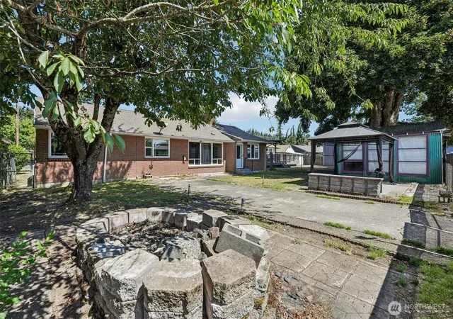 Photo 3 of Single family home for sale at 2219 Ocean Beach Hwy, Longview, WA 98632 | MLS# NWM2571161 | Listing updated on 2026-09-21