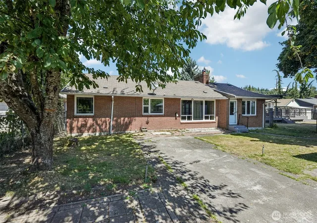 Photo 3 of Single family home for sale at 2219 Ocean Beach Hwy, Longview, WA 98632 | MLS# NWM2571161 | Listing updated on 2026-09-21