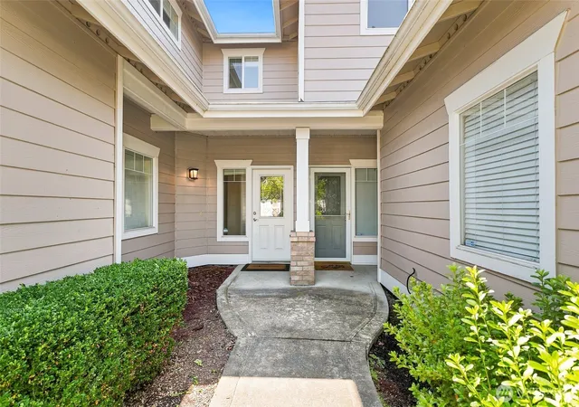 Photo 2 of Townhouse for sale at 10700 Se 260th Street #H102, Kent, WA 98030 | MLS# NWM2571175 | Listing updated on 2026-09-23