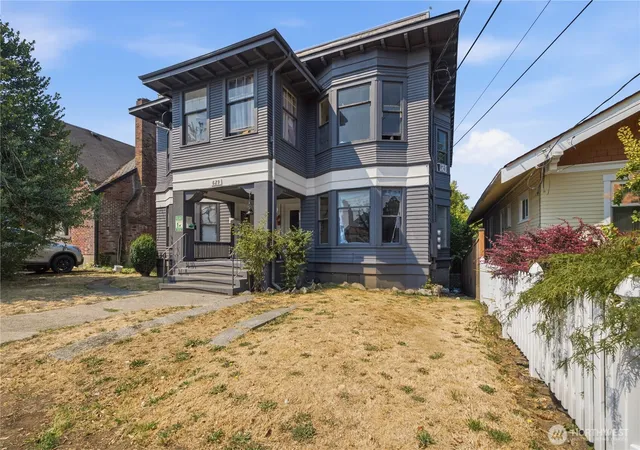 Photo 3 of Multi family home for sale at 629 Highland, Bremerton, WA 98337 | MLS# NWM2571193 | Listing updated on 2026-09-25