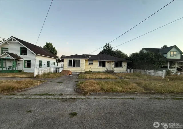 Photo 1 of Sale Pending at 720 W Chestnut St, Centralia, WA 98531 | MLS# NWM2571194 | Listing updated on 2026-08-20