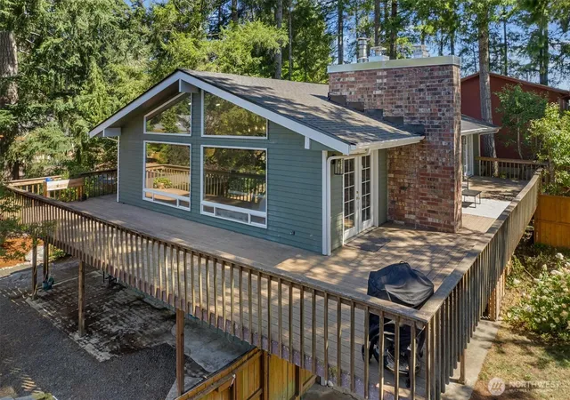Photo 2 of Single family home for sale at 131 E Channel Dr, Allyn, WA 98524 | MLS# NWM2571206 | Listing updated on 2026-09-25