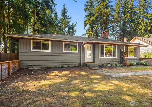 Photo 2 of Single family home for sale at 14333 165th Place Se, Renton, WA 98059 | MLS# NWM2571213 | Listing updated on 2026-09-25
