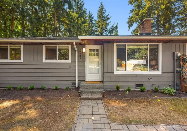 Photo 3 of Single family home for sale at 14333 165th Place Se, Renton, WA 98059 | MLS# NWM2571213 | Listing updated on 2026-09-25