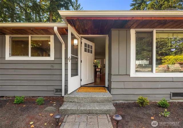 Photo 3 of Single family home for sale at 14333 165th Place SE, Renton, WA 98059 | MLS# NWM2571213 | Listing updated on 2026-09-25
