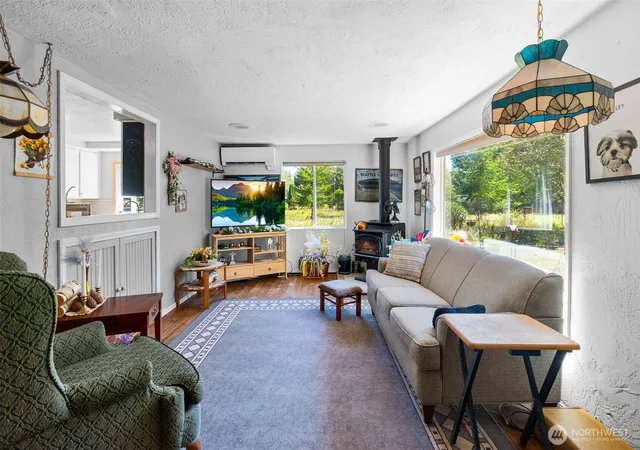 Photo 4 of Sale Pending at 82 Chenois Valley Rd, Hoquiam, WA 98550 | MLS# NWM2571215 | Listing updated on 2026-09-25