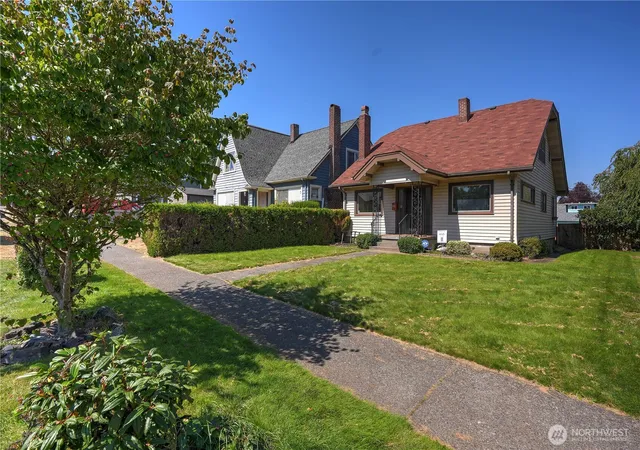 Photo 3 of Single family home for sale at 3111 N 11th St, Tacoma, WA 98406 | MLS# NWM2571216 | Listing updated on 2026-09-26
