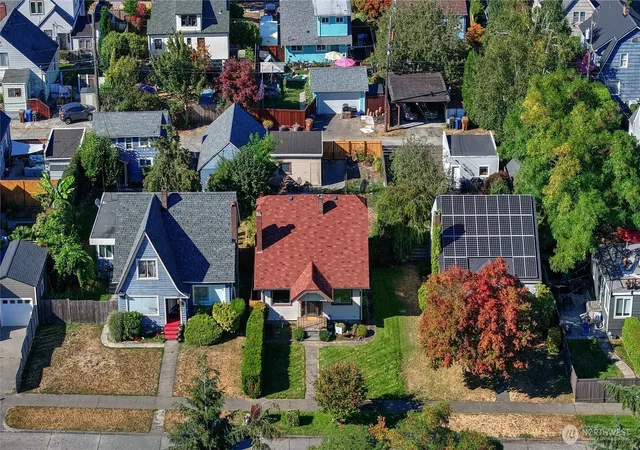 Photo 3 of Single family home for sale at 3111 N 11Th St, Tacoma, WA 98406 | MLS# NWM2571216 | Listing updated on 2026-09-26