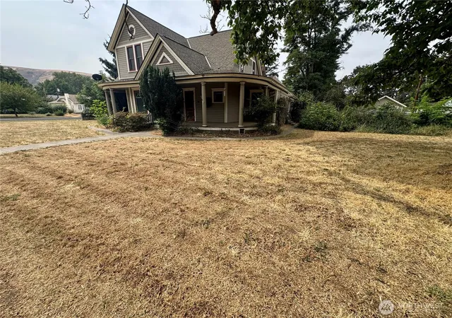 Photo 3 of Sale Pending at 314 South 2nd, Dayton, WA 99328 | MLS# NWM2571232 | Listing updated on 2026-10-02
