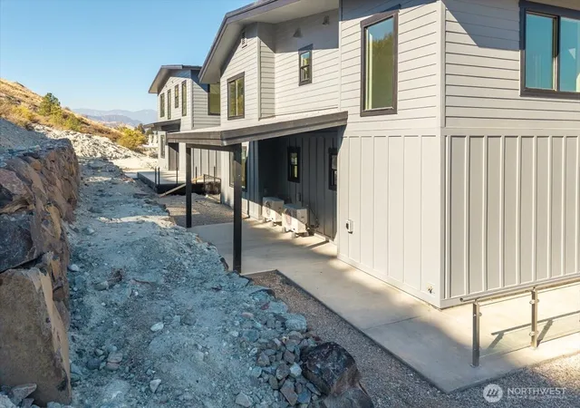 Photo 3 of Single family home for sale at 1891 W Prospect St, Chelan, WA 98816 | MLS# NWM2571233 | Listing updated on 2026-10-07