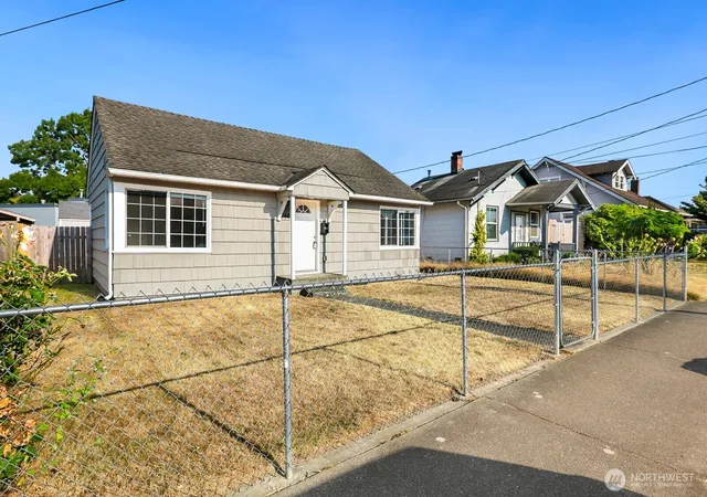 Single family home for sale at 346 Pelly Ave N, Renton, WA 98057 | MLS# NWM2571253