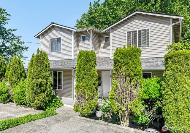 Photo 3 of Multi family home for sale at 6101 Mcdougal Ave, Everett, WA 98203 | MLS# NWM2571254 | Listing updated on 2026-09-21