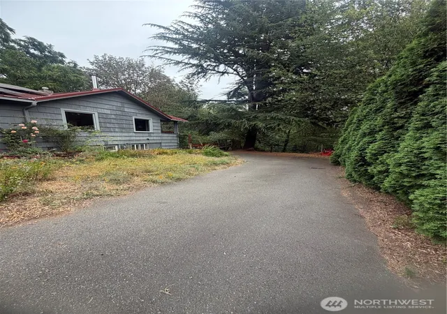 Photo 4 of Single family home for sale at 15122 S 42nd Avenue, Tukwila, WA 98188 | MLS# NWM2571266 | Listing updated on 2026-09-25