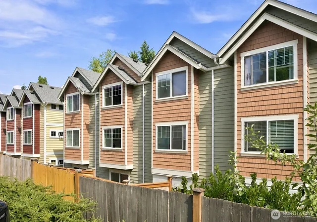 Townhouse for sale at 12307 10Th Pl Ne #Unit C, Seattle, WA 98125 | MLS# NWM2571273