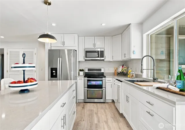 Photo 3 of Single family home for sale at 17921 Ne 27th St, Redmond, WA 98052 | MLS# NWM2571275 | Listing updated on 2026-10-02