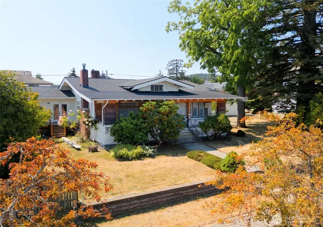 Photo 3 of Single family home for sale at 1811 9th, Anacortes, WA 98221 | MLS# NWM2571287 | Listing updated on 2026-09-26