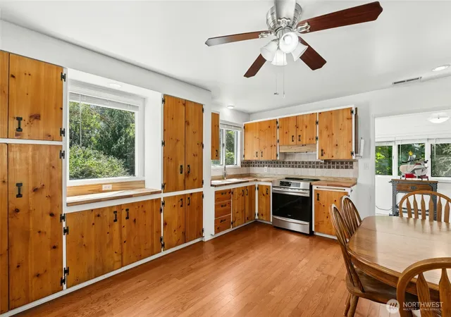 Photo 4 of Sale Pending at 18011 83rd Avenue NE, Kenmore, WA 98028 | MLS# NWM2571308 | Listing updated on 2026-09-25