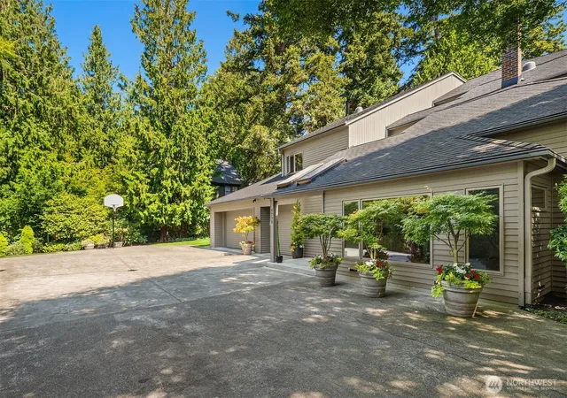 Photo 3 of Single family home for sale at 4330 W Cramer St, Seattle, WA 98199 | MLS# NWM2571314 | Listing updated on 2026-09-25