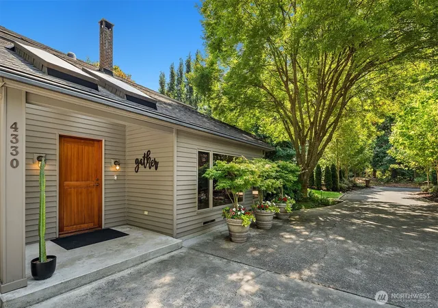 Photo 3 of Single family home for sale at 4330 W Cramer St, Seattle, WA 98199 | MLS# NWM2571314 | Listing updated on 2026-09-25