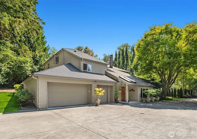 Photo 4 of Single family home for sale at 4330 W Cramer St, Seattle, WA 98199 | MLS# NWM2571314 | Listing updated on 2026-09-25