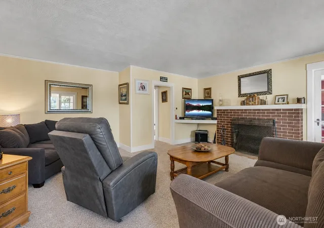 Photo 3 of Single family home for sale at 1002 21st Street SE, Auburn, WA 98002 | MLS# NWM2571315 | Listing updated on 2026-09-25