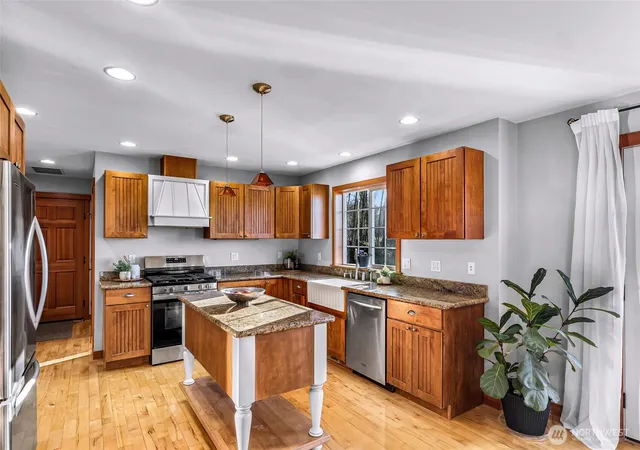 Photo 3 of Sale Pending at 3395 Mack Rd, Everson, WA 98247 | MLS# NWM2571336 | Listing updated on 2026-09-25