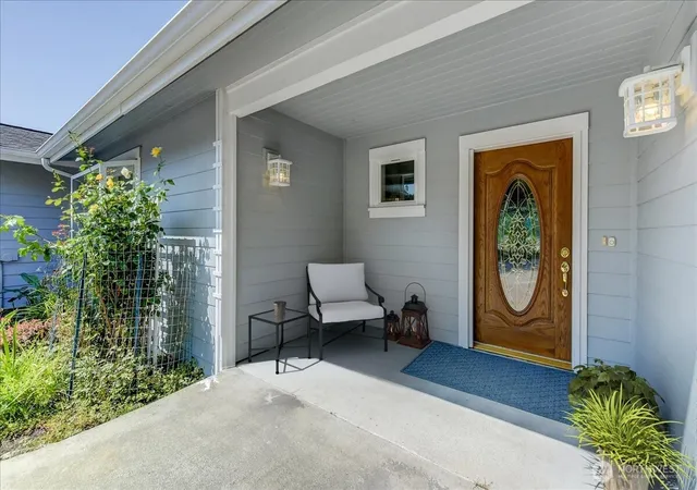 Photo 1 of Single family home for sale at 8170 Cultus Dr, Clinton, WA 98236 | MLS# NWM2571342 | Listing updated on 2026-10-01