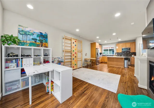Photo 3 of Townhouse for sale at 23000 NE 8th Street #E5, Sammamish, WA 98074 | MLS# NWM2571376 | Listing updated on 2026-10-02