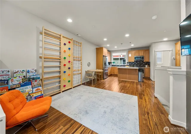 Photo 4 of Townhouse for sale at 23000 NE 8th Street #E5, Sammamish, WA 98074 | MLS# NWM2571376 | Listing updated on 2026-10-02