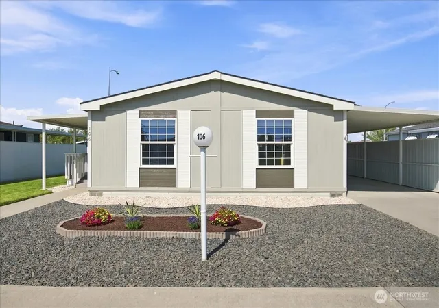 Photo 2 of Manufactured home for sale at 312 S Columbia Ctr Blvd #106, Kennewick, WA 99336 | MLS# NWM2571416 | Listing updated on 2026-09-25