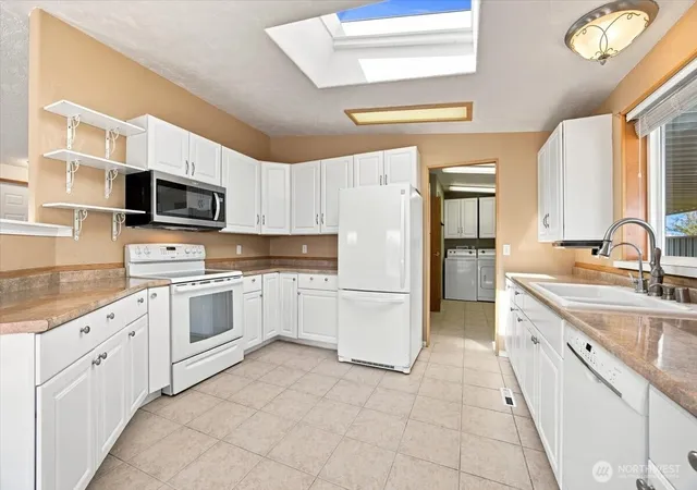 Photo 3 of Manufactured home for sale at 312 S Columbia Ctr Blvd #106, Kennewick, WA 99336 | MLS# NWM2571416 | Listing updated on 2026-09-25