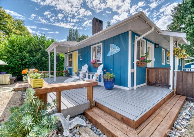 Photo 4 of Single family home for sale at 649 Bells Grv, Point Roberts, WA 98281 | MLS# NWM2571420 | Listing updated on 2026-09-30
