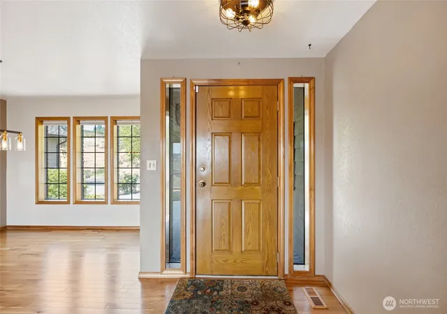 Photo 3 of Single family home for sale at 290 Trails End Ln, Yakima, WA 98908 | MLS# NWM2571442 | Listing updated on 2026-09-29