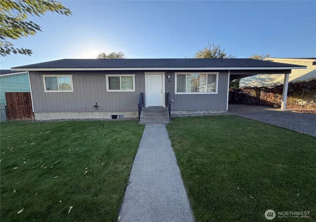 Photo 1 of Single family home for sale at 520 S Douglas Ave, Pasco, WA 99301 | MLS# NWM2571451 | Listing updated on 2026-10-08
