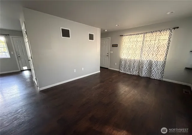 Photo 4 of Single family home for sale at 520 S Douglas Ave, Pasco, WA 99301 | MLS# NWM2571451 | Listing updated on 2026-10-08