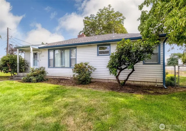 Photo 1 of Sale Pending at 2020 J St, Walla Walla, WA 99362 | MLS# NWM2571454 | Listing updated on 2026-09-23