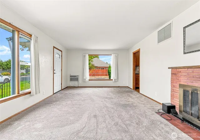 Photo 3 of Sale Pending at 2020 J St, Walla Walla, WA 99362 | MLS# NWM2571454 | Listing updated on 2026-09-23