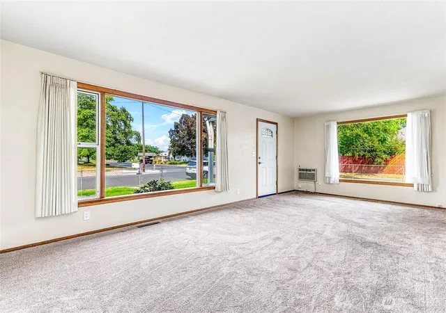 Photo 4 of Sale Pending at 2020 J St, Walla Walla, WA 99362 | MLS# NWM2571454 | Listing updated on 2026-09-23