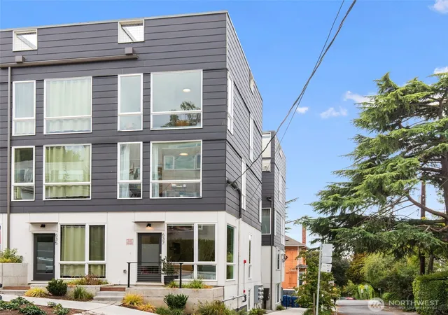 Photo 1 of Townhouse for sale at 637 13th Avenue E, Seattle, WA 98102 | MLS# NWM2571455 | Listing updated on 2026-09-24