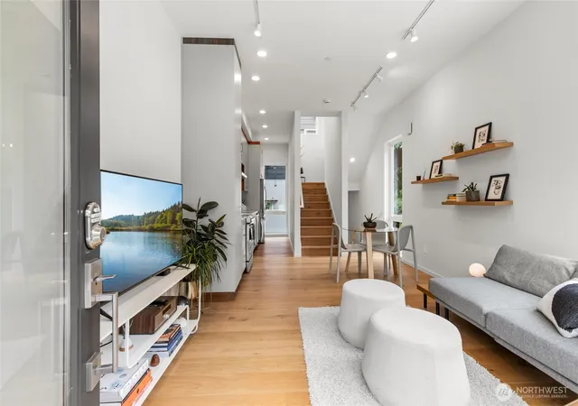 Photo 3 of Townhouse for sale at 637 13th Avenue E, Seattle, WA 98102 | MLS# NWM2571455 | Listing updated on 2026-09-24