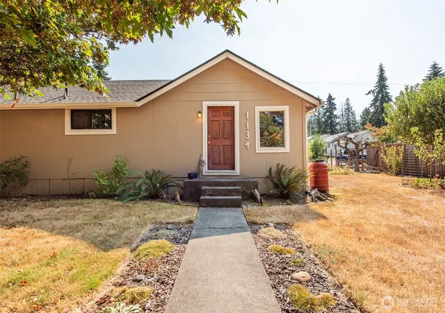 Photo 3 of Single family home for sale at 1134 W 18th Street, Port Angeles, WA 98363 | MLS# NWM2571461 | Listing updated on 2026-09-25