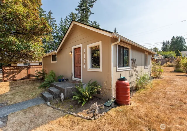 Photo 4 of Single family home for sale at 1134 W 18th Street, Port Angeles, WA 98363 | MLS# NWM2571461 | Listing updated on 2026-09-25