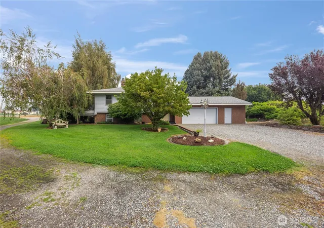 Single family home for sale at 18 Cedar Ave, Brewster, WA 98812 | MLS# NWM2571477