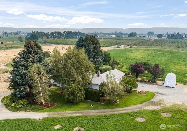 Photo 3 of Single family home for sale at 18 Cedar Ave, Brewster, WA 98812 | MLS# NWM2571477 | Listing updated on 2026-09-25